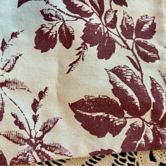 Gucci Beauty Cream and Burgundy Floral Tote - Picture 3 of 5